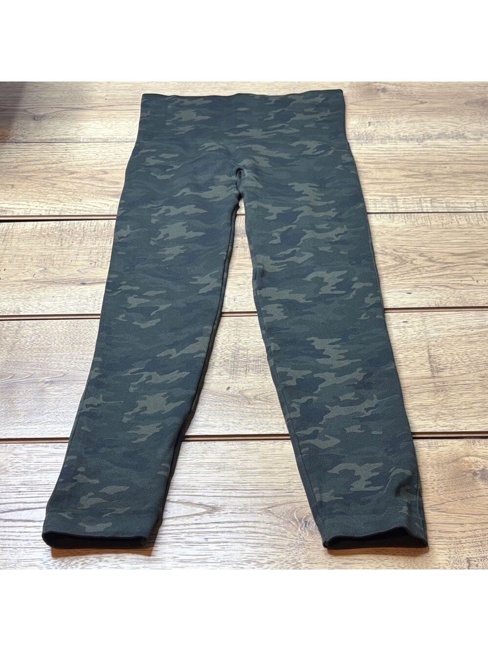 SPANX Women's High Waisted Cropped Dark Green Camo Leggings Size Large